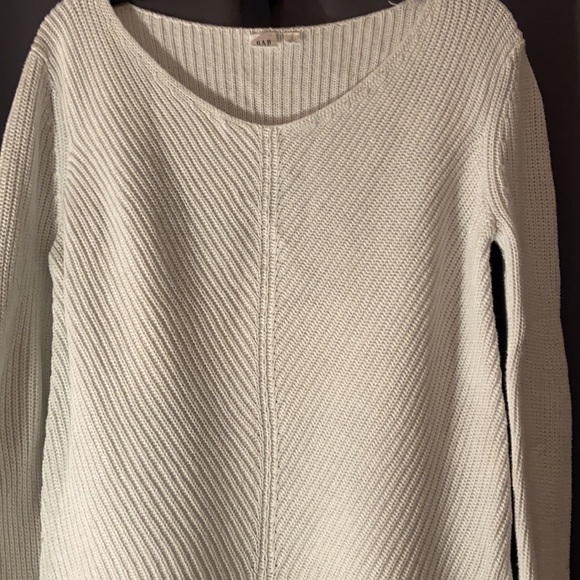 White GAP sweater, v neck. Like new! - Picture 2 of 4